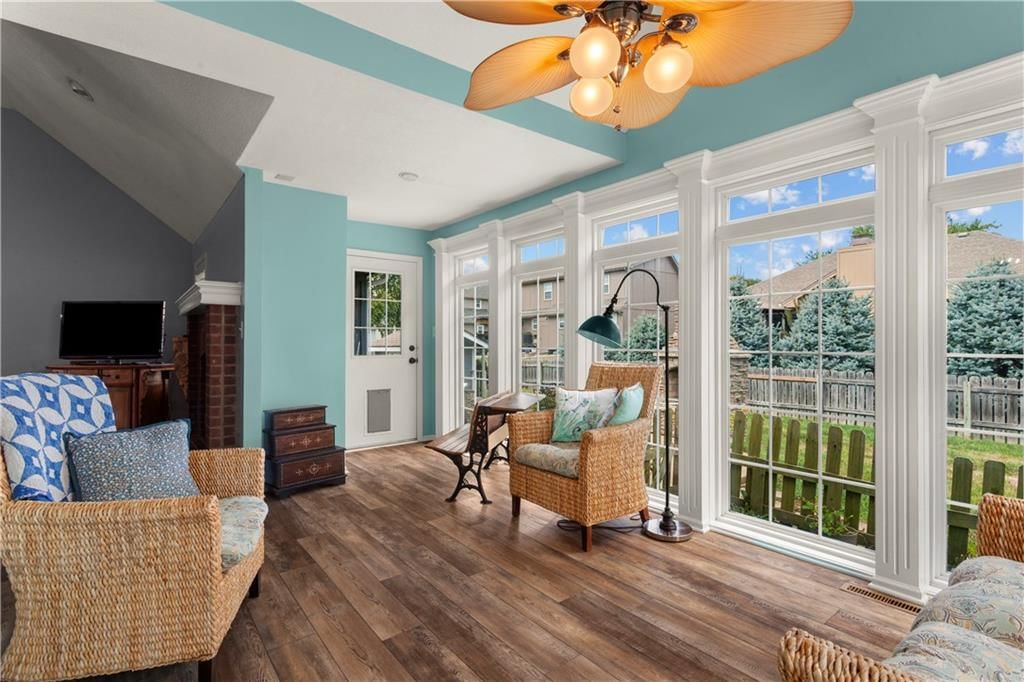 Photo 20 of 43 - 2724 SE Nottingham Drive, Lee's Summit, MO 64063