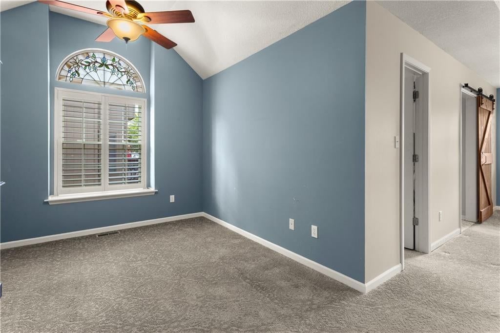 Photo 23 of 43 - 2724 SE Nottingham Drive, Lee's Summit, MO 64063