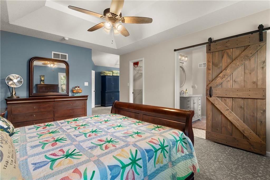 Photo 24 of 43 - 2724 SE Nottingham Drive, Lee's Summit, MO 64063