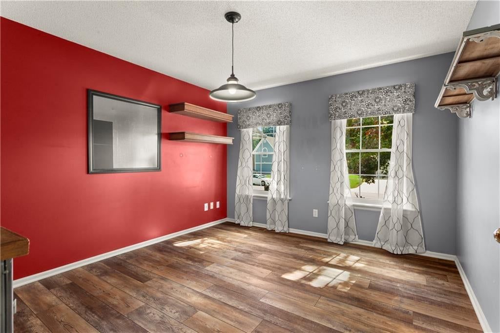 Photo 28 of 43 - 2724 SE Nottingham Drive, Lee's Summit, MO 64063