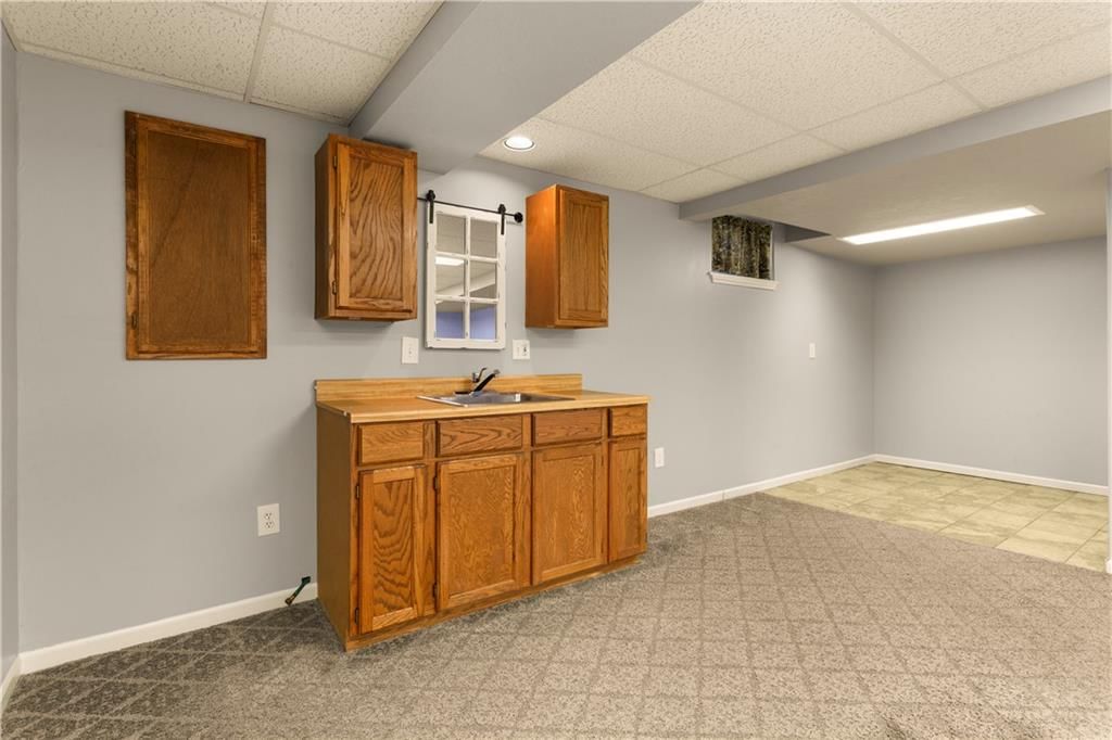 Photo 36 of 43 - 2724 SE Nottingham Drive, Lee's Summit, MO 64063