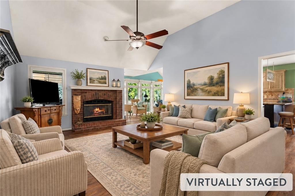 Photo 12 of 43 - 2724 SE Nottingham Drive, Lee's Summit, MO 64063