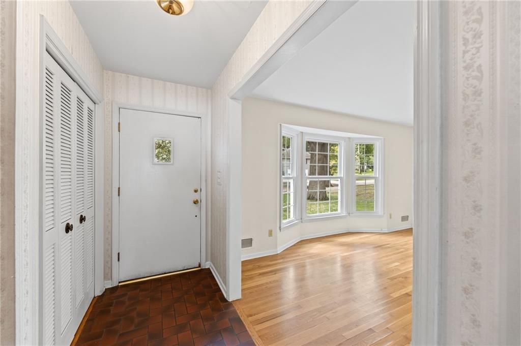 512 E 117th Terrace — photo 3