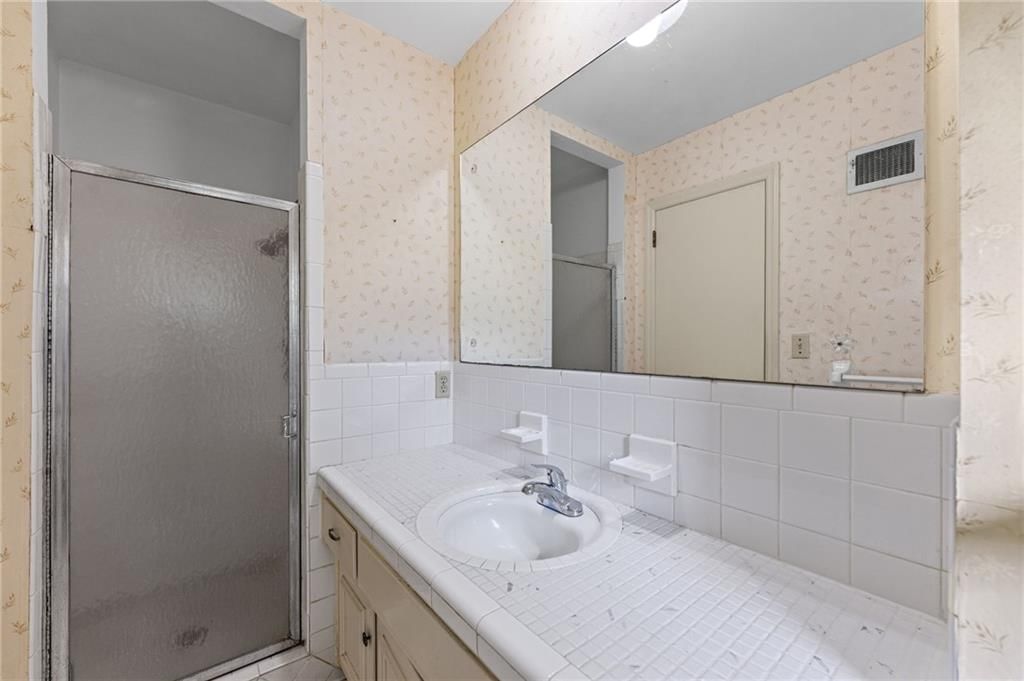 512 E 117th Terrace — photo 16
