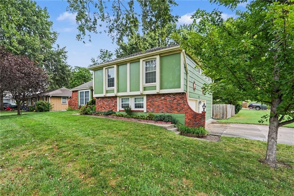 Photo 4 of 34 - 1613 Todd Street, Platte City, MO 64079
