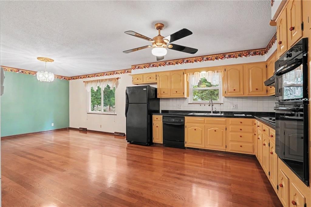 Photo 9 of 34 - 1613 Todd Street, Platte City, MO 64079