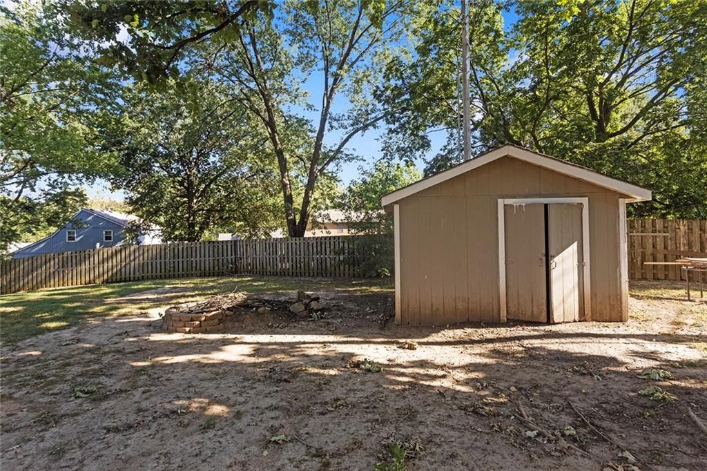 6902 Michael Lane — photo 34