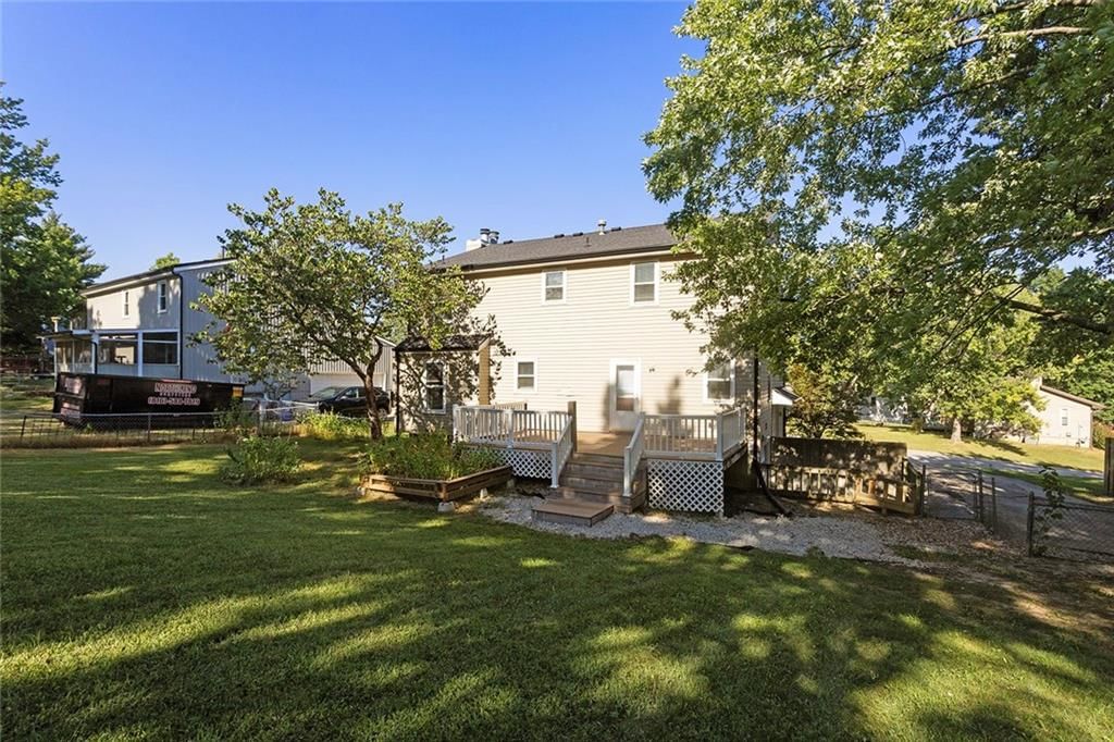 6902 Michael Lane — photo 36