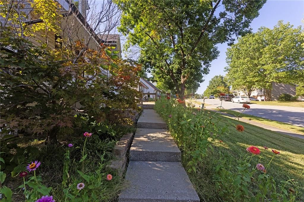 6902 Michael Lane — photo 38