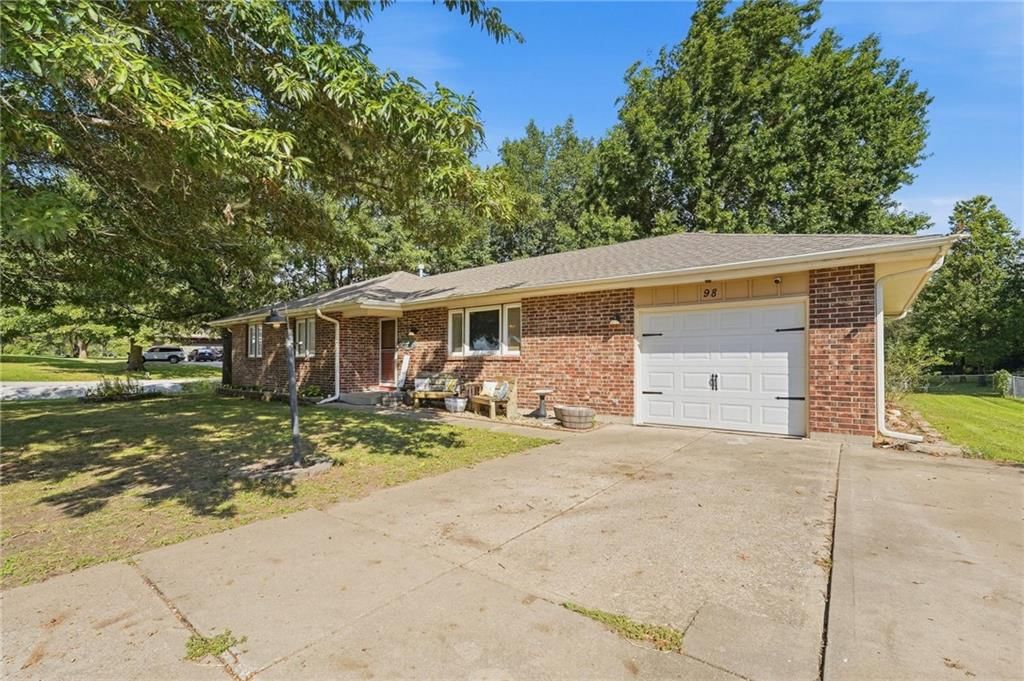 98 E Beulah Street — photo 28