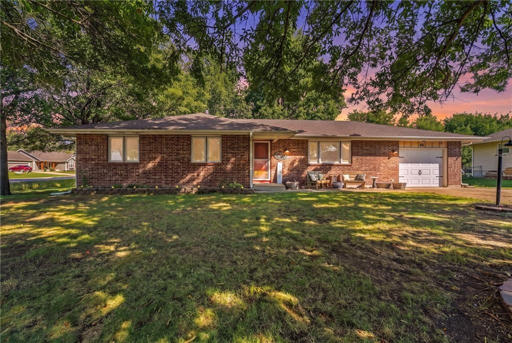 98 E Beulah Street, Garden City, MO