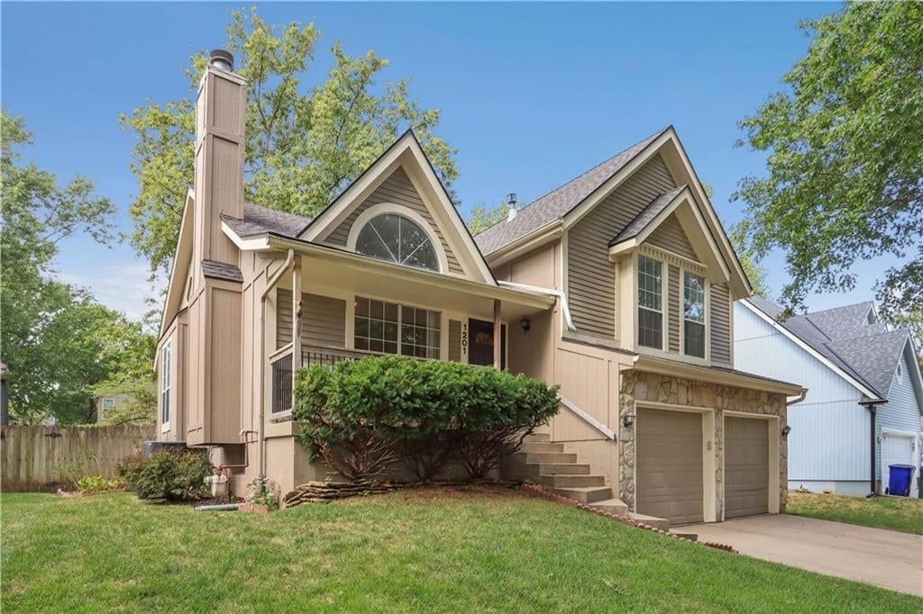 1201 N Sunset Drive, Olathe, KS: listing photo 2