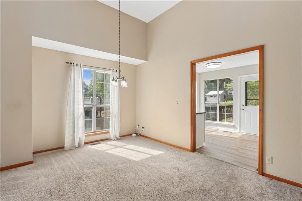 Photo 4 of 24 - 1201 N Sunset Drive, Olathe, KS 66061