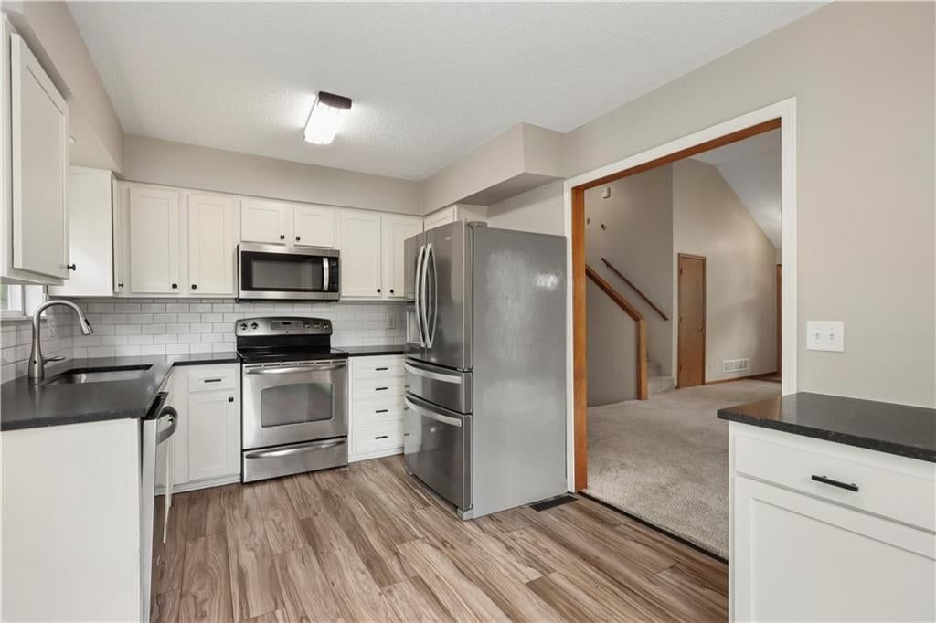 Photo 9 of 24 - 1201 N Sunset Drive, Olathe, KS 66061