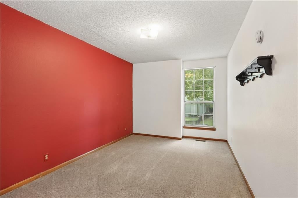 Photo 10 of 24 - 1201 N Sunset Drive, Olathe, KS 66061