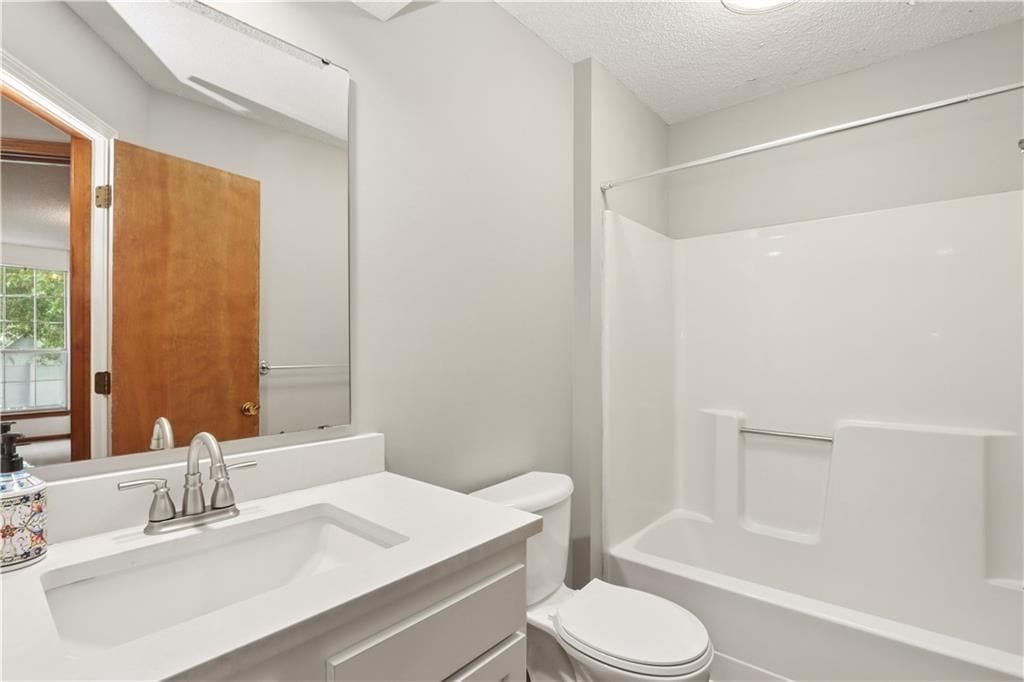 Photo 12 of 24 - 1201 N Sunset Drive, Olathe, KS 66061