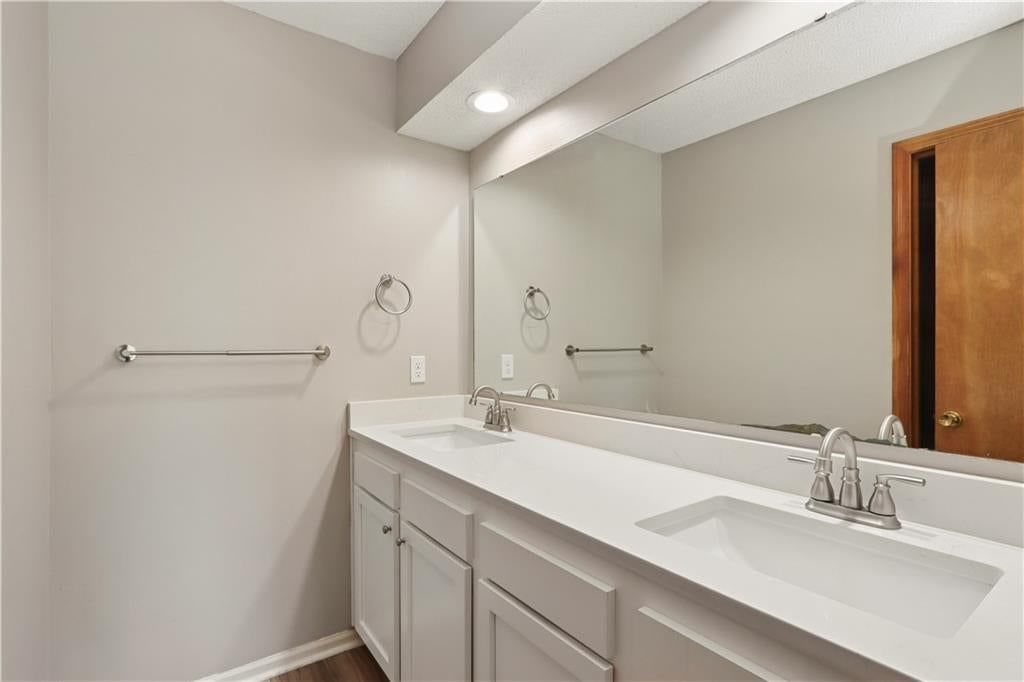 Photo 16 of 24 - 1201 N Sunset Drive, Olathe, KS 66061
