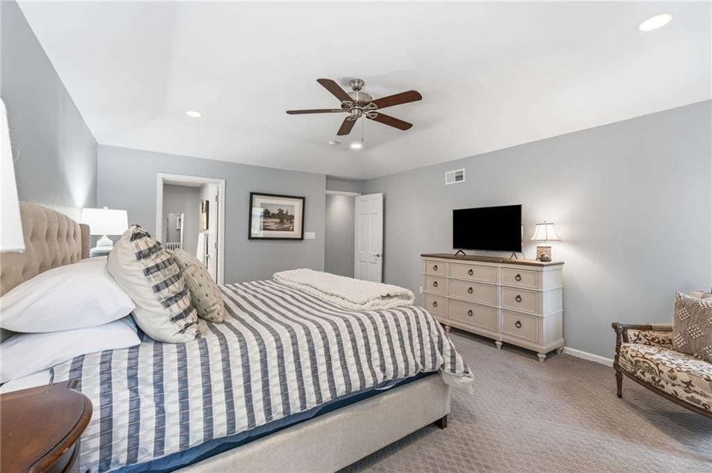 12843 Cambridge Road — photo 32