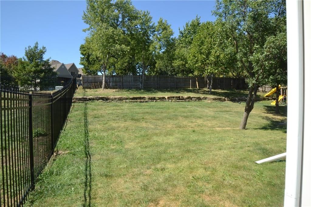 6328 N Spruce Avenue — photo 5