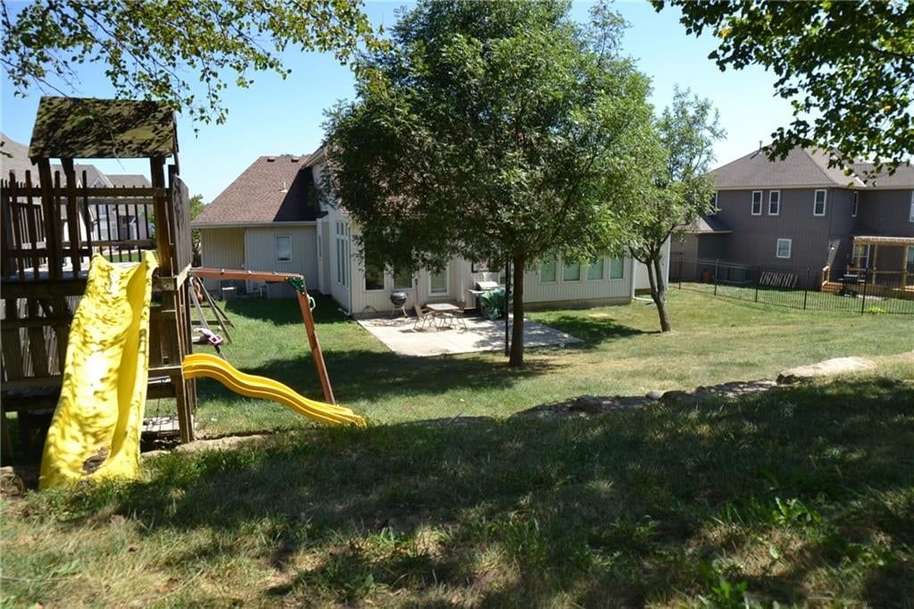 6328 N Spruce Avenue — photo 9