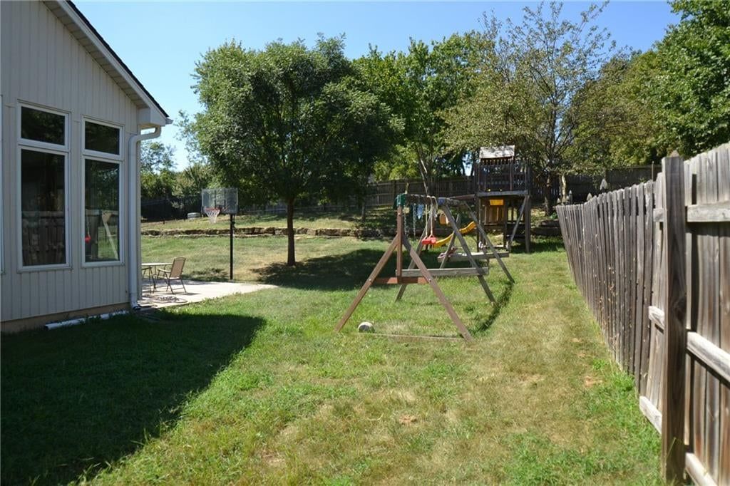 6328 N Spruce Avenue — photo 11