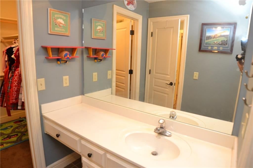 6328 N Spruce Avenue — photo 48