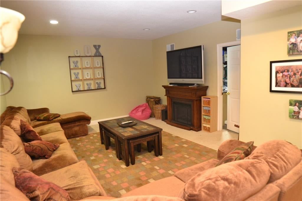 6328 N Spruce Avenue — photo 63