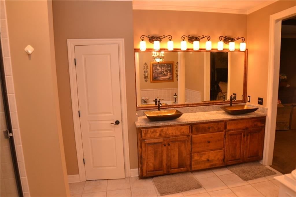 6328 N Spruce Avenue — photo 75