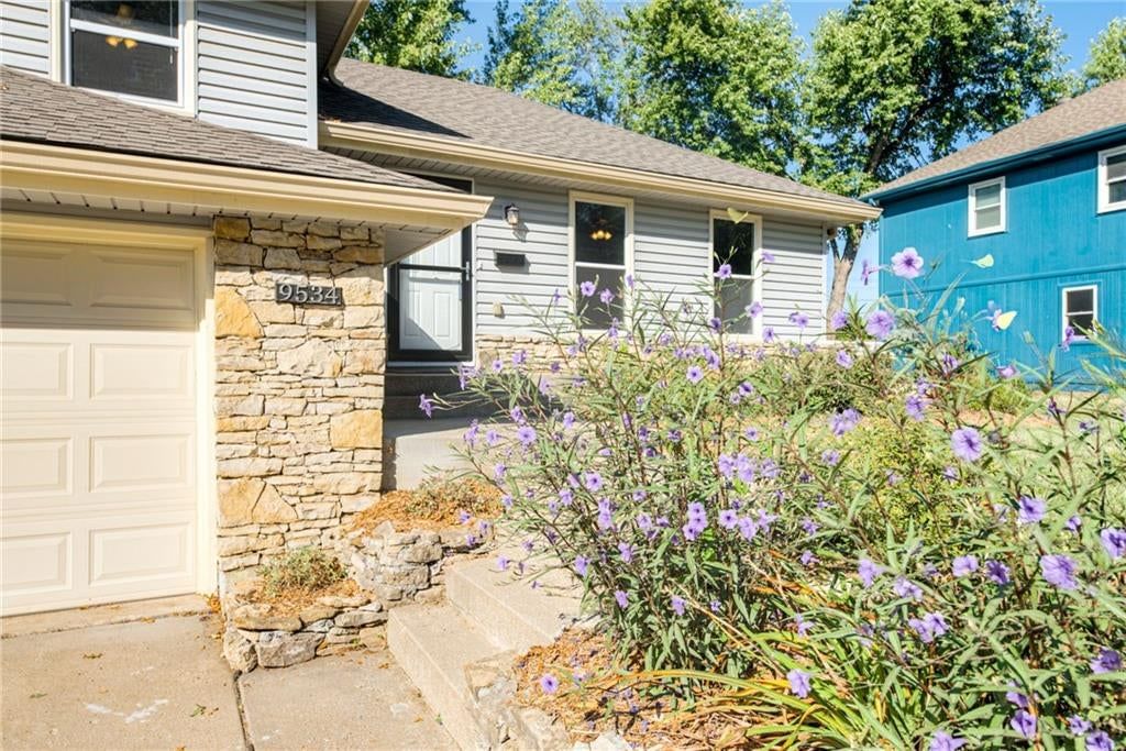 9534 Connell Drive — photo 3