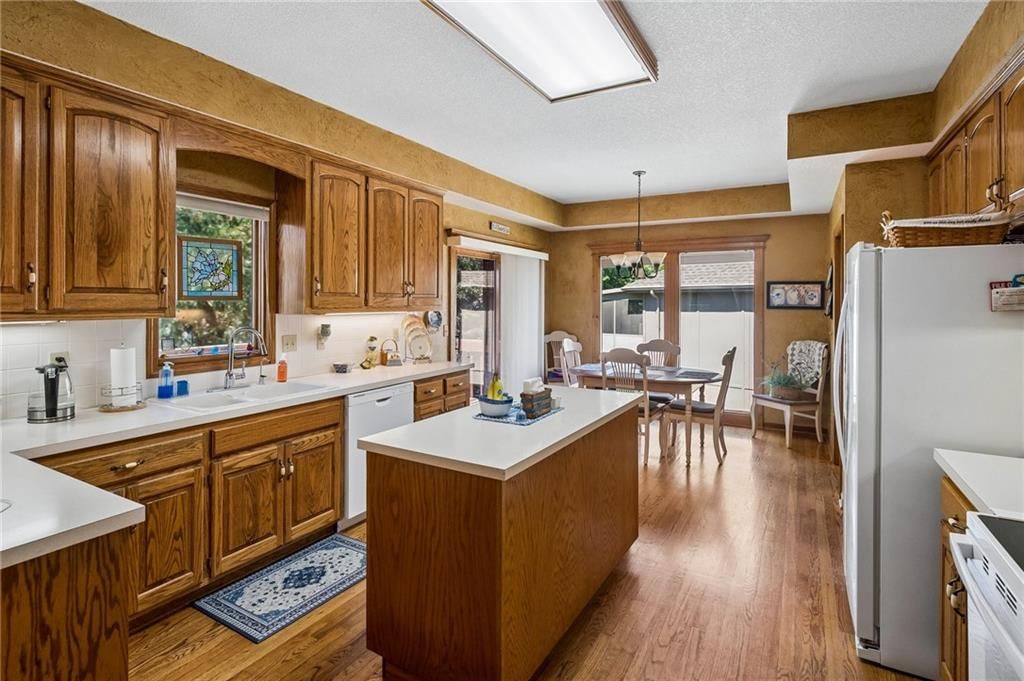 7418 N PROSPECT Avenue — photo 9