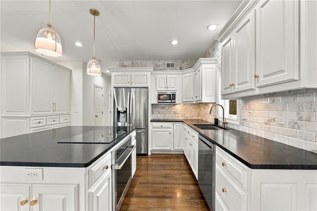 12521 Grand Avenue — photo 15