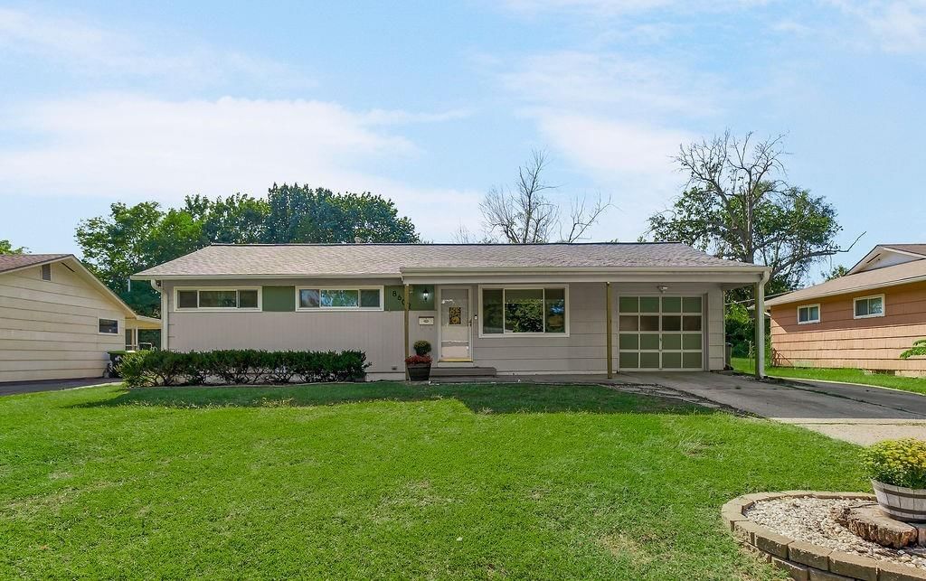 8602 Everett Street — photo 2
