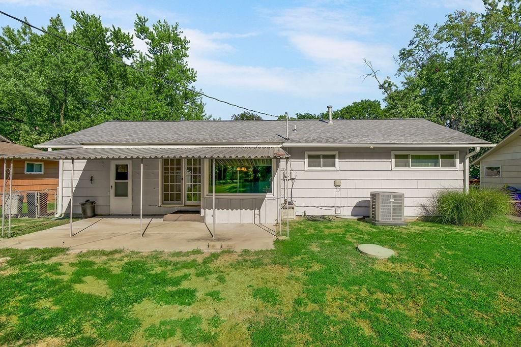 8602 Everett Street — photo 16
