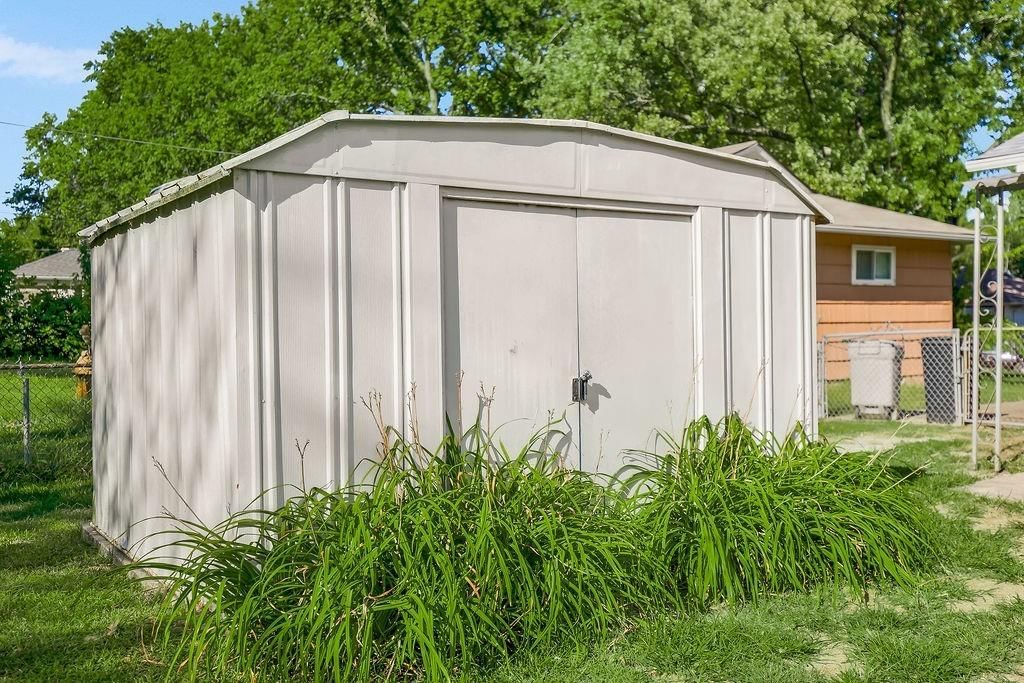 8602 Everett Street — photo 18