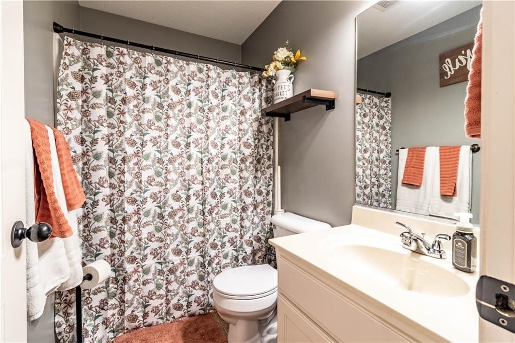 942 E Market Street — photo 15