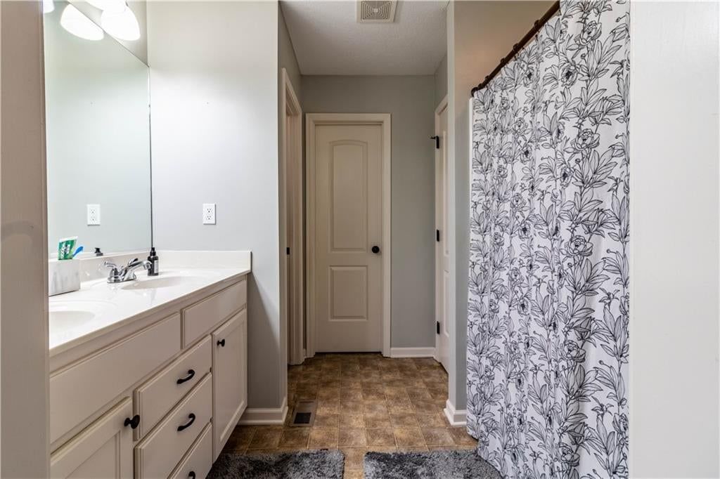 942 E Market Street — photo 20