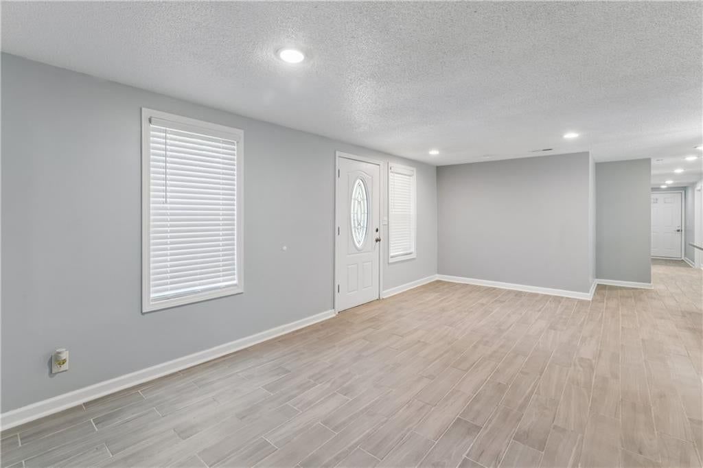 3219 Donnelly Avenue — photo 8