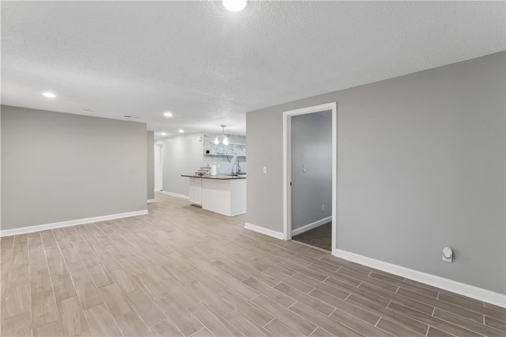 3219 Donnelly Avenue — photo 9
