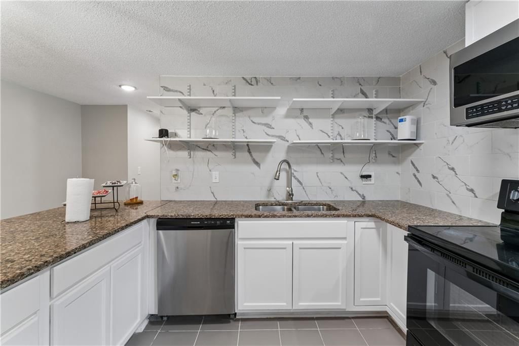 3219 Donnelly Avenue — photo 16