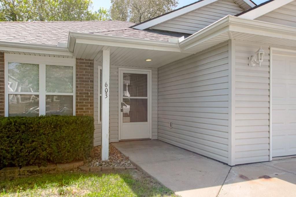 603 Creek Ridge Drive, Grain Valley, MO: listing photo 2