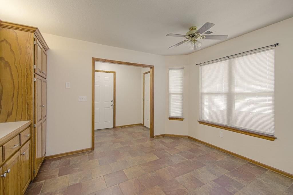 Photo 9 of 26 - 603 Creek Ridge Drive, Grain Valley, MO 64029