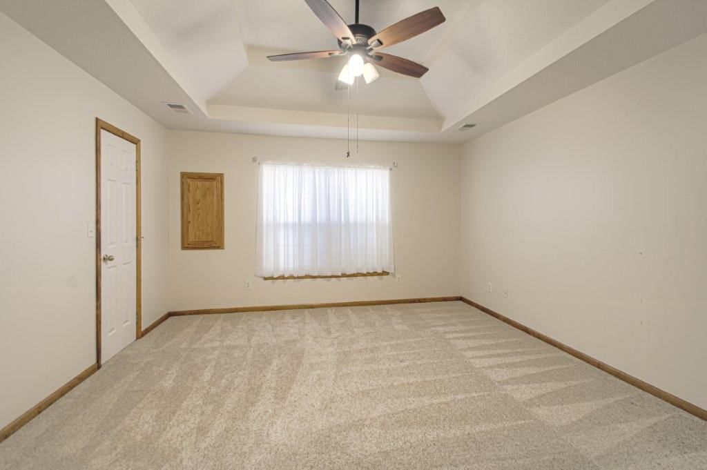 Photo 11 of 26 - 603 Creek Ridge Drive, Grain Valley, MO 64029