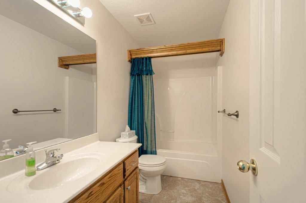 Photo 19 of 26 - 603 Creek Ridge Drive, Grain Valley, MO 64029