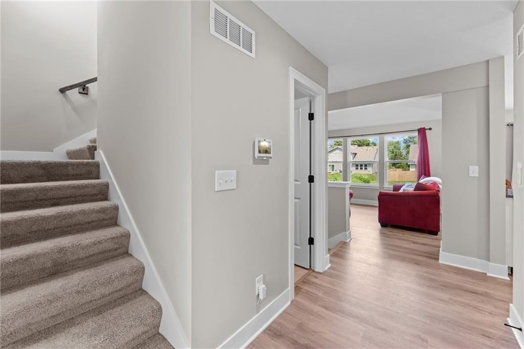 506 W Lawrence Street — photo 3