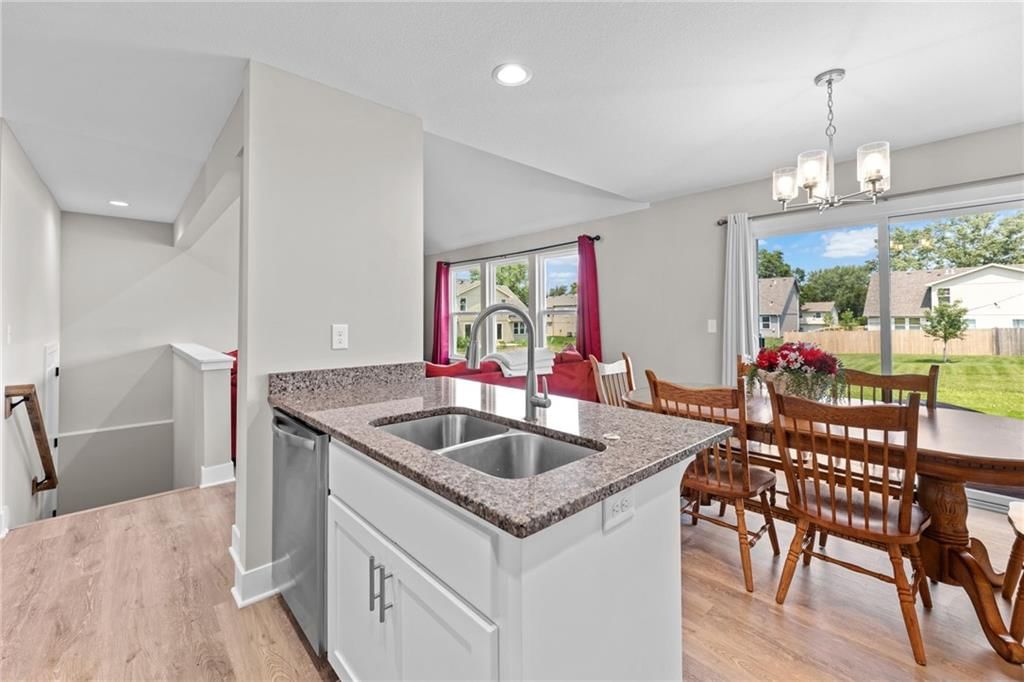 506 W Lawrence Street — photo 13