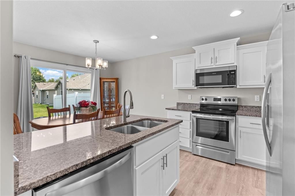 506 W Lawrence Street — photo 16