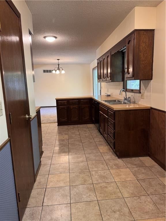 402 S Delaware Street — photo 5