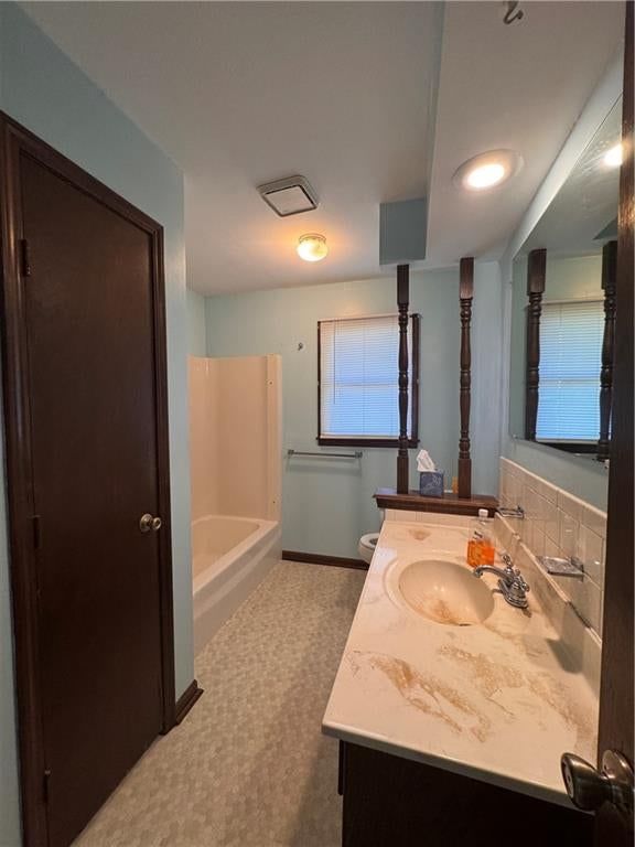 402 S Delaware Street — photo 9