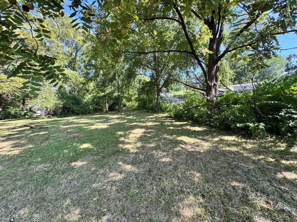 Photo 6 of 13 - 4801 NW Waukomis Drive, Northmoor, MO 64151