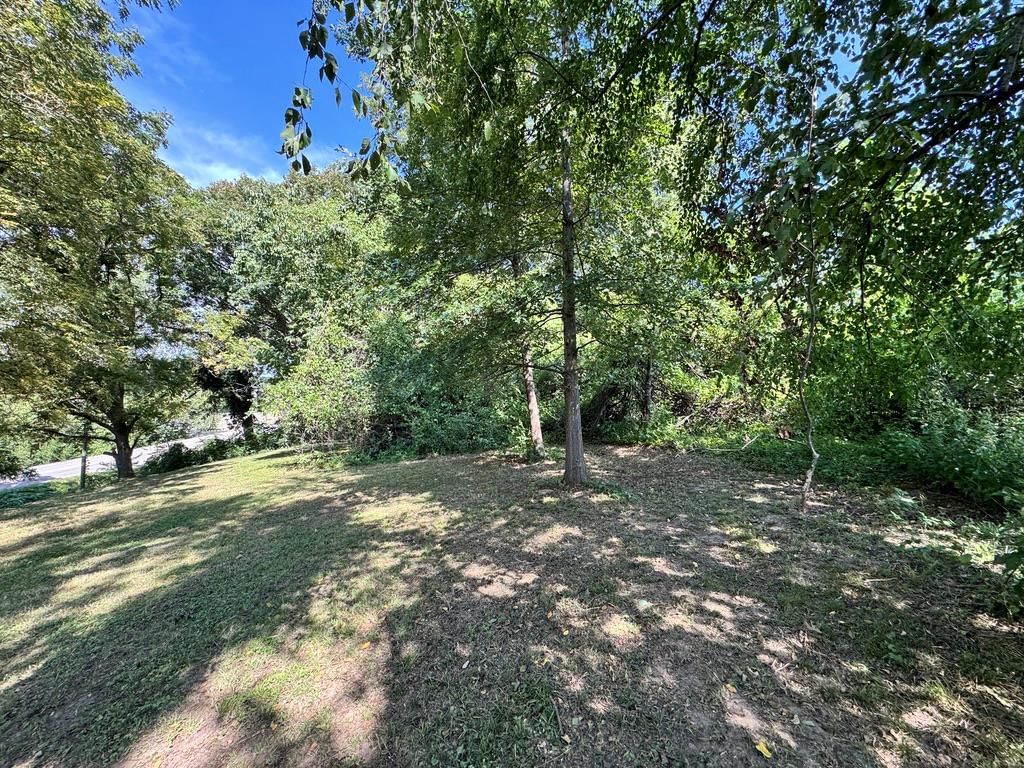 Photo 7 of 13 - 4801 NW Waukomis Drive, Northmoor, MO 64151